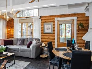 Χώρος καθιστικού στο Holiday Home Honkakoli 4 by Interhome