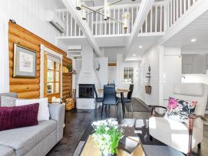 Χώρος καθιστικού στο Holiday Home Honkakoli 4 by Interhome