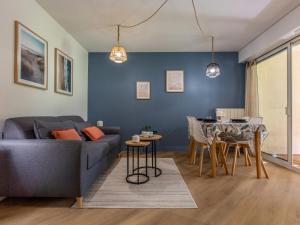 Χώρος καθιστικού στο Apartment Ermitage-5 by Interhome +18 φωτογραφίες