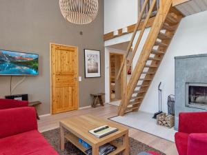 TV a/nebo společenská místnost v ubytování Holiday Home Nilikuru c 6 by Interhome