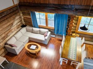 Χώρος καθιστικού στο Holiday Home Vuokatinportti b3- lemminkäinen by Interhome