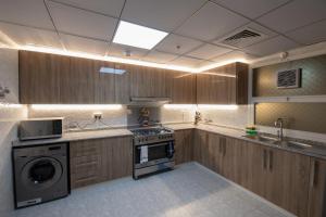 Fotografie z fotogalerie ubytování Luxury 2BD Apt in AJMAN, FREE Parking, NEAR Beach v destinaci Adžmán