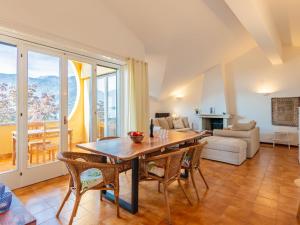 Posezení v ubytování Apartment Punta Grumo 2 by Interhome