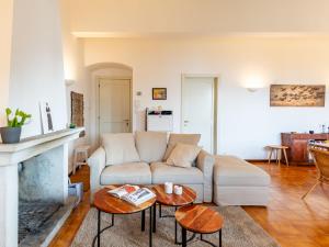 Posezení v ubytování Apartment Punta Grumo 2 by Interhome