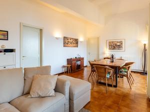 Posezení v ubytování Apartment Punta Grumo 2 by Interhome