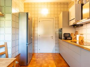 Kuchyň nebo kuchyňský kout v ubytování Apartment Punta Grumo 2 by Interhome