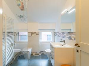 Koupelna v ubytování Apartment Punta Grumo 2 by Interhome
