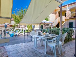 A balcony or terrace at Apartment L'Oasi Bilo A1 by Interhome
