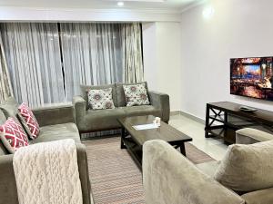 Afbeelding uit fotogalerij van Midtown Executive Suites With Balcony, King Bed and Swimming Pool in Nakuru