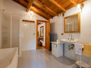 Ένα μπάνιο στο Holiday Home I 3 Faggi by Interhome +56 φωτογραφίες