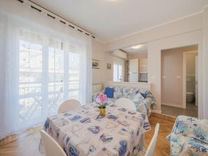 Χώρος καθιστικού στο Apartment Enrico by Interhome
