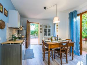 Η κουζίνα ή μικρή κουζίνα στο Apartment Rio Del Sole by Interhome
