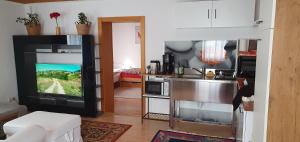 Η κουζίνα ή μικρή κουζίνα στο Monteurezimmer/ Ferienwohnung Vogl +9 φωτογραφίες