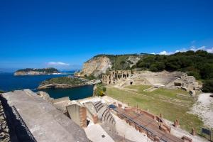 an amphitheatre and a view of the ocean at Casa Adalù in Naples