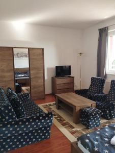 a living room with couches and a coffee table at Panoráma apartman in Pécs