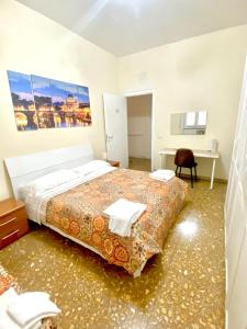 A bed or beds in a room at Palazzo Senesi
