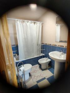 Ένα μπάνιο στο Apartamento El Humedal Cabo de Gata