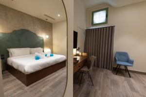 DOMS Boutique Living客房内的一张或多张床位