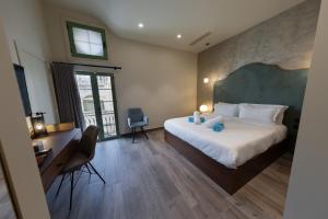 DOMS Boutique Living客房内的一张或多张床位