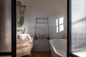 LA BASTIDE DES CULS-ROUSSET客房内的一张或多张床位