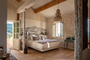 LA BASTIDE DES CULS-ROUSSET客房内的一张或多张床位