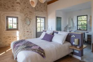 a bedroom with a large bed and a kitchen at LA BASTIDE DES CULS-ROUSSET in Marseille