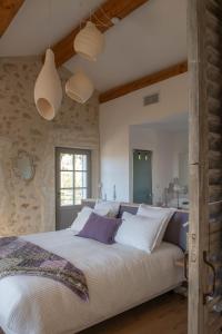 LA BASTIDE DES CULS-ROUSSET客房内的一张或多张床位