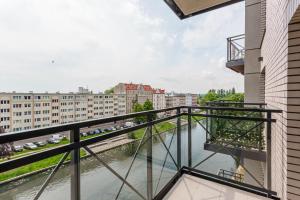 Balkón alebo terasa v ubytovaní Rent like home - Dwie Motławy III z parkingiem