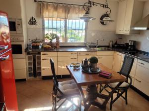 Kuchyňa alebo kuchynka v ubytovaní Luxury Villa Costa Blanca Sea View