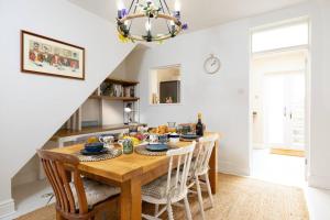 a dining room with a wooden table and chairs at Pure B - Welcoming Bath City 3 Bed House Free Parking & Wifi in Bath