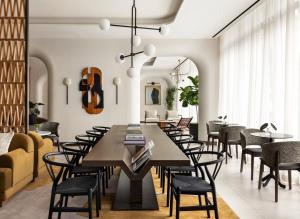 Posezení v ubytování Kimpton Theta New York - Times Square by IHG