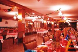 Un restaurante o sitio para comer en Hotel Savoia Debili