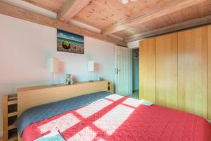 Postel nebo postele na pokoji v ubytování Mühlenhof Ferienwohnung 3a + 35 fotografií