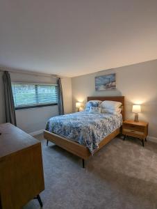 Postel nebo postele na pokoji v ubytování NEW condo! Just 15 min to Ft Myers and Sanibel beach! Great Location!!