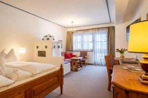 Postel nebo postele na pokoji v ubytování Hotel Trattlerhof