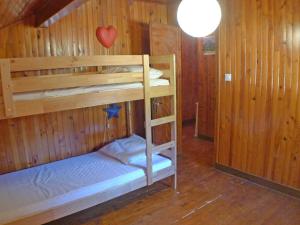 a bedroom with bunk beds in a wooden room at Chalet Samoëns, 5 pièces, 10 personnes - FR-1-629-88 in Samoëns