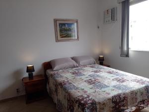 a bedroom with a bed with a quilt on it at PRIME Beach e Praia do Forte a Pé e Polo Gourmet com carro no estacionamento. in Cabo Frio