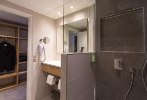 Koupelna v ubytování Hotel des Congrès