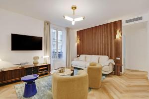 a living room with a couch and a tv at Stunning fully renovated apartment 8P Paris 11 in Paris