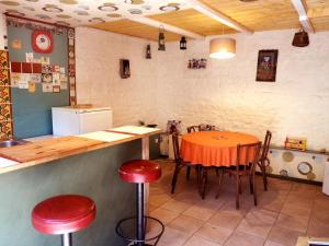 Nhà hàng/khu ăn uống khác tại Bretagne Atypique, dormir dans un ancien Couvent