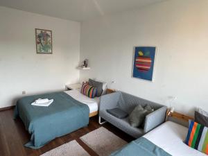 Stylish Youthful Condo in the Heart of Mödling, Fiatalos Boldog Otthon Mödling Szivébenにあるシーティングエリア