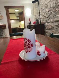 a white candle on a plate on a table at refuge du skieur cir 0051 in Courmayeur