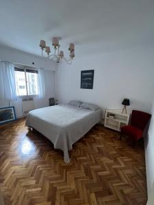 A bed or beds in a room at Hermoso departamento en Recoleta cerca del Obelisco