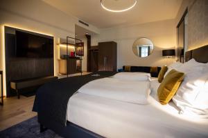Postel nebo postele na pokoji v ubytování Hotel Böhlerstern