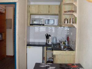 Кухня или мини-кухня в Studio Valfréjus, 1 pièce, 4 personnes - FR-1-265-234
