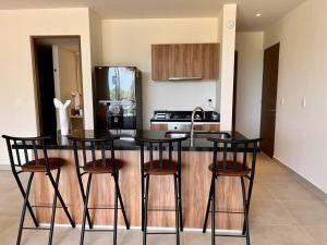 Kuchyň nebo kuchyňský kout v ubytování ¡Your oasis by the beach! Loft in Santamar