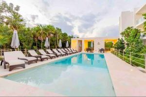 Bazén v ubytování ¡Your oasis by the beach! Loft in Santamar nebo v jeho okolí