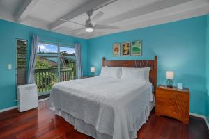 Beautiful 2Br 2Ba Puamana, Ocean and Mountain View, Pool客房内的一张或多张床位