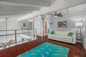 Beautiful 2Br 2Ba Puamana, Ocean and Mountain View, Pool客房内的一张或多张床位
