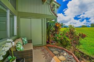 Beautiful 2Br 2Ba Puamana, Ocean and Mountain View, Pool外面的花园